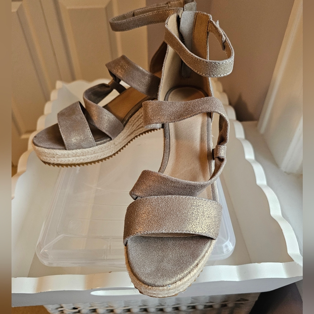 Eileen Fisher Wisp Metalic Espadrille Wedge Sandals - Size 8 - Picture 3 of 8